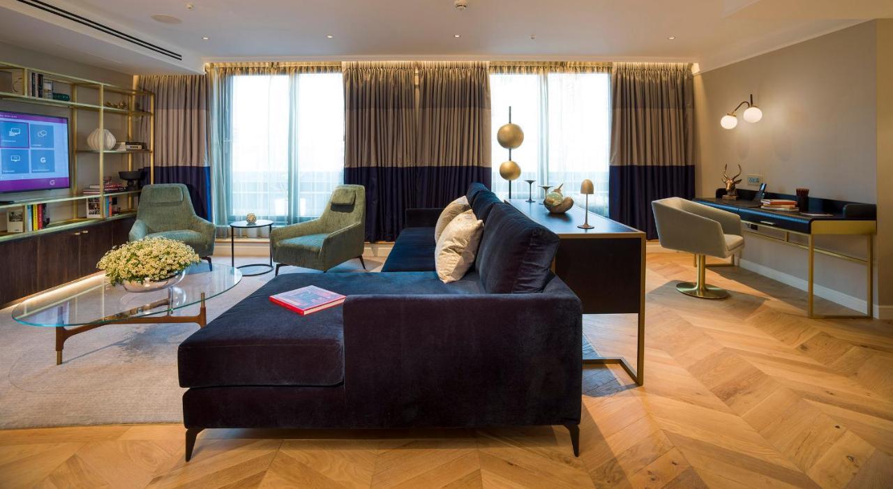The Guardsman - Preferred Hotels And Resorts 伦敦 外观 照片 The interior of a two-bedroom apartment at The Ivy Collection