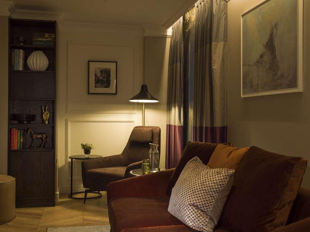 The Guardsman - Preferred Hotels And Resorts 伦敦 客房 照片 A living room with a sofa